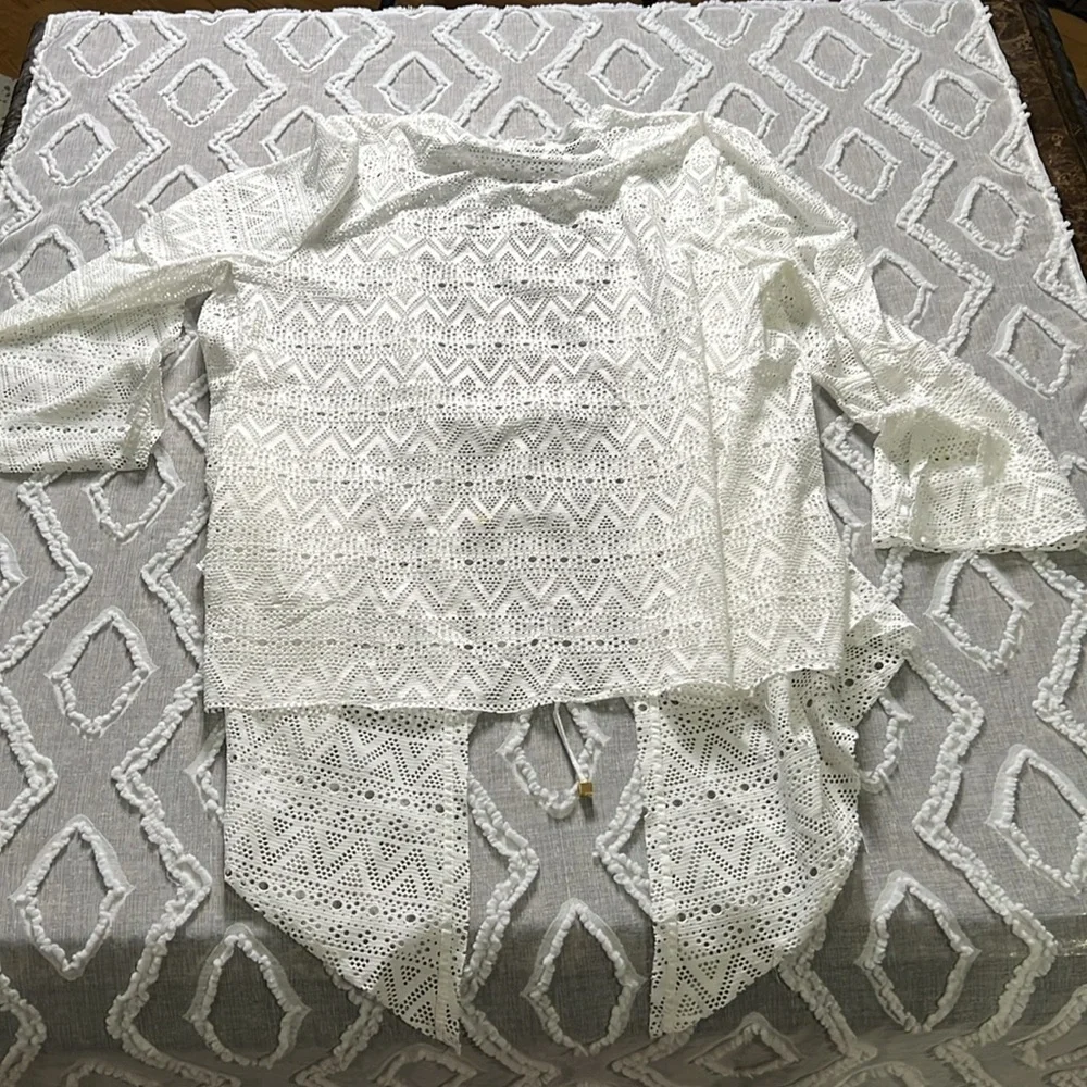 Medium Charmosa white lace looking coverup. A293 - Picture 3 of 3